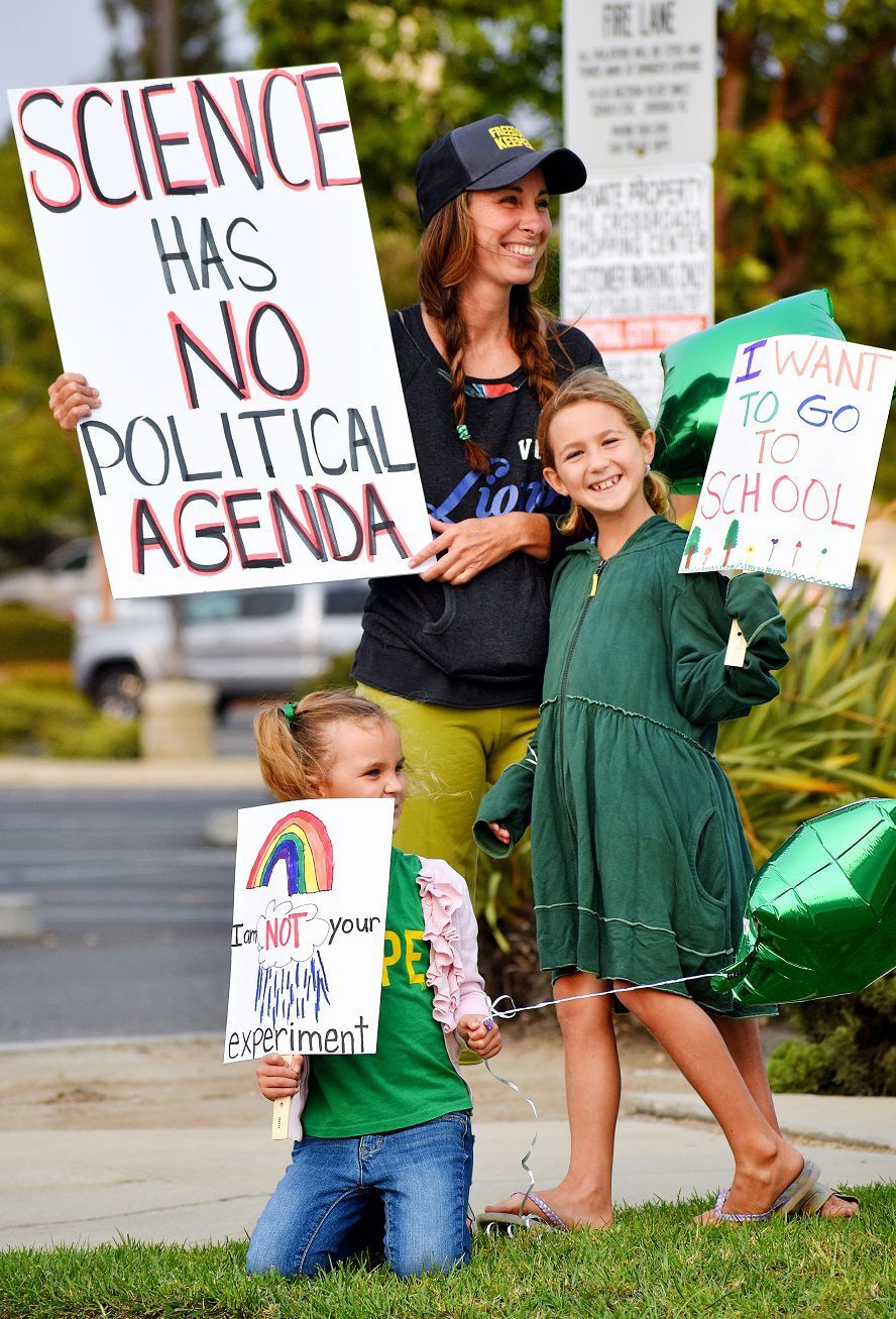 090820 open school rally 004